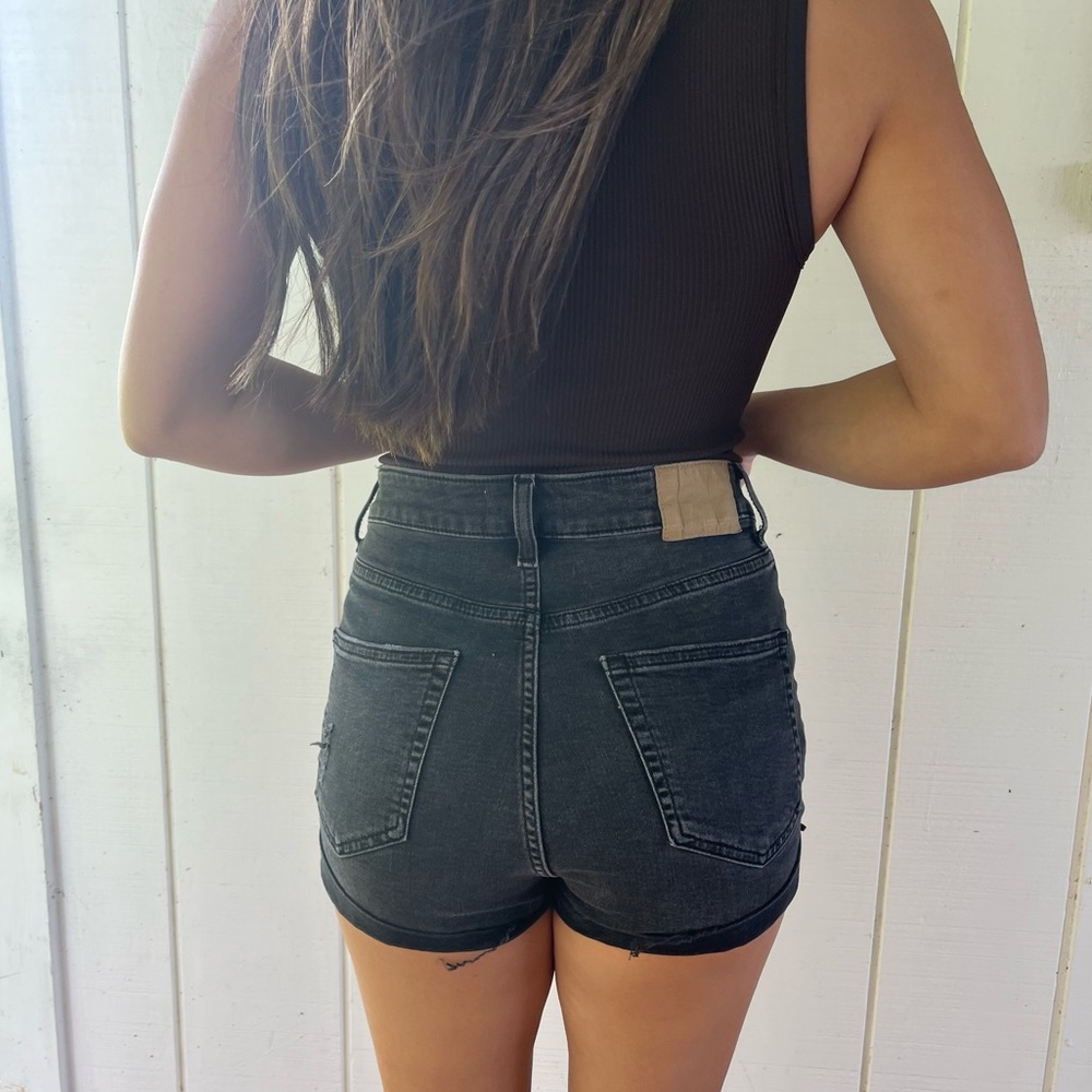 H&M High Waisted Shorts - Picture 2 of 3